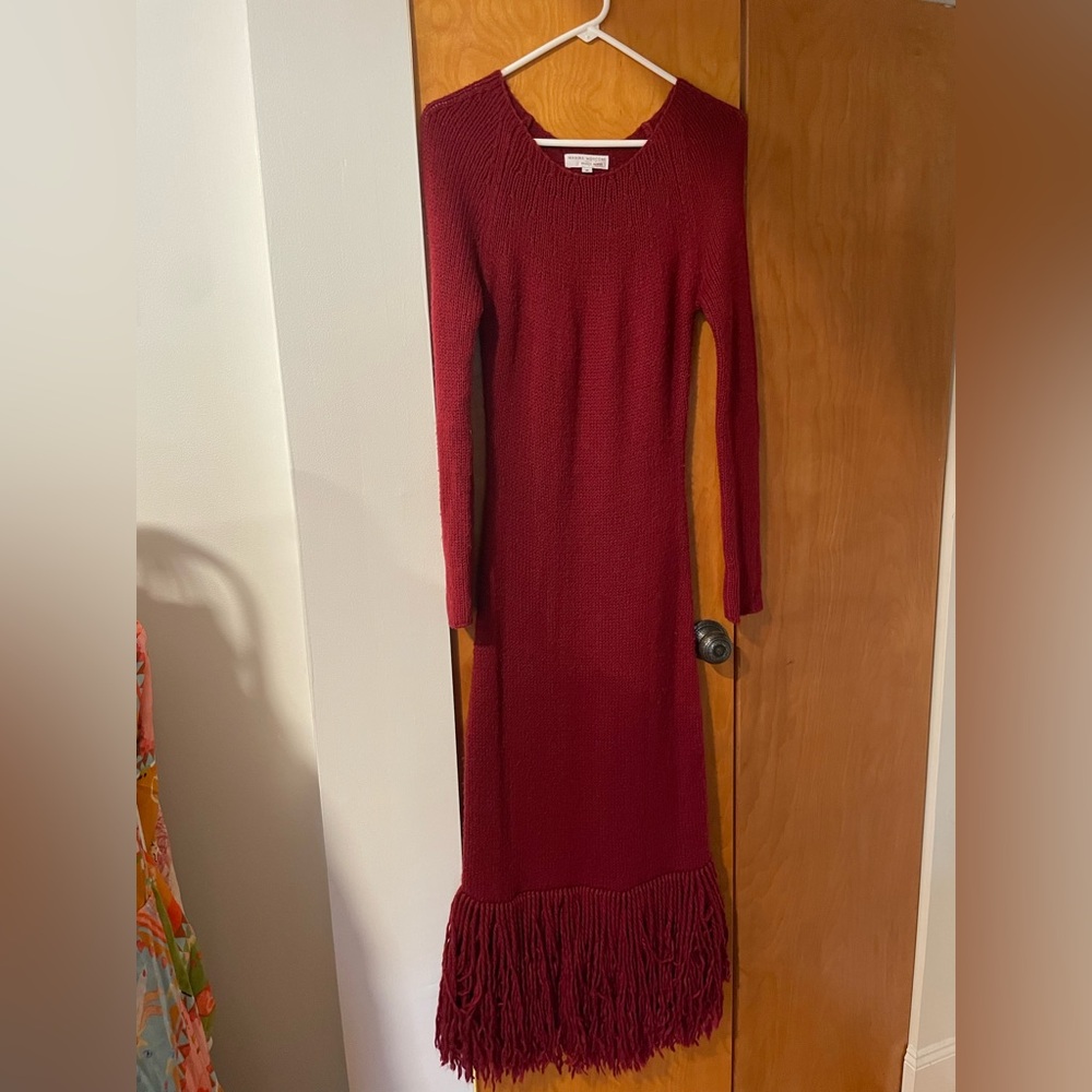 Chic Burgundy Knit Maxi Dress with Fringe Hem